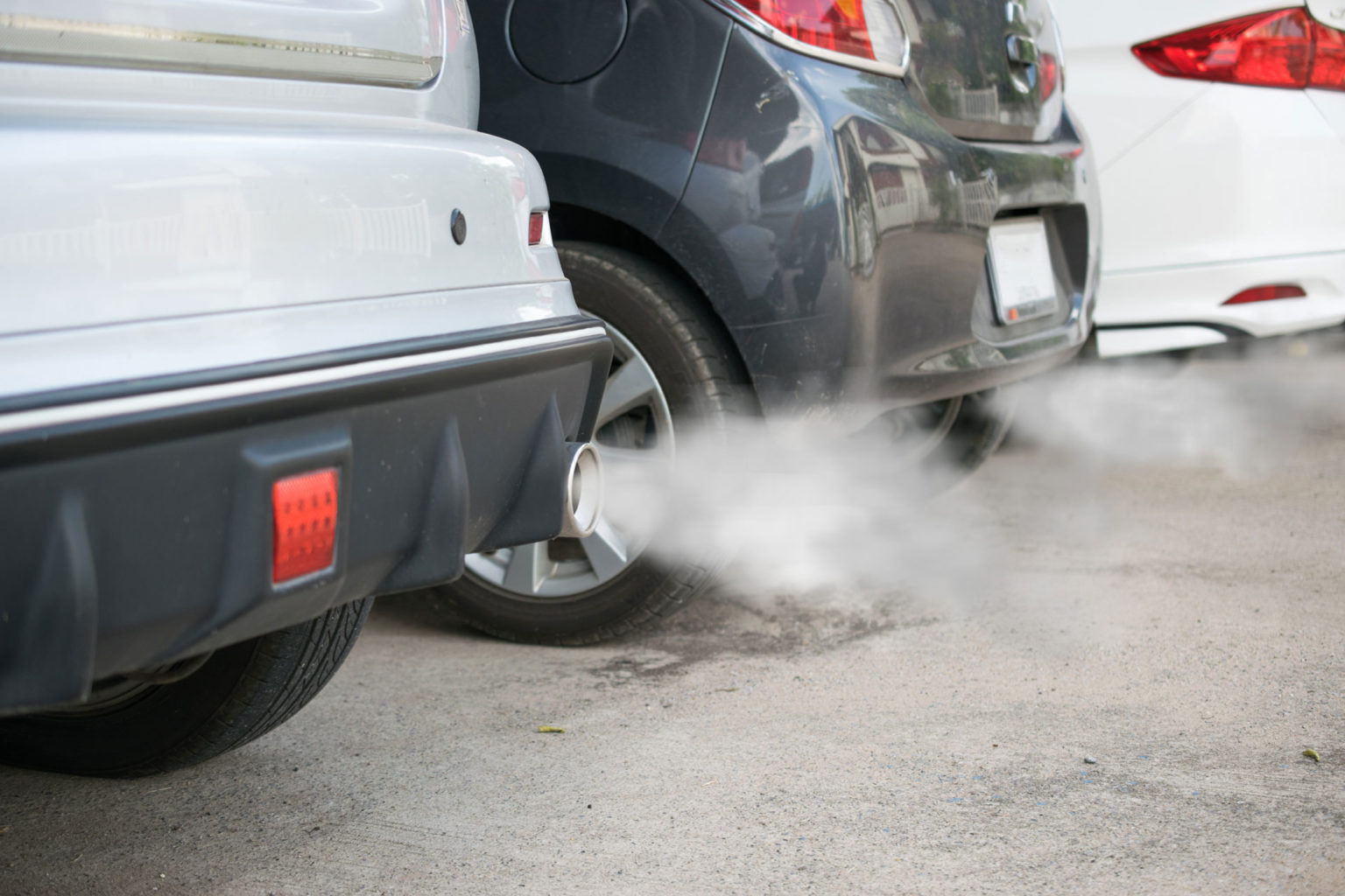 how much do cars contribute to pollution